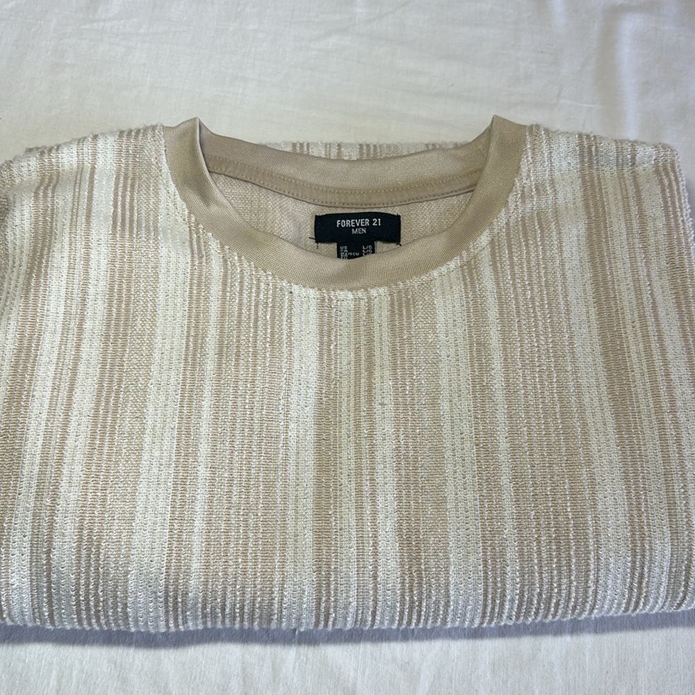 ⭐️ Forever 21 - Beige Striped Mens Tee Size large